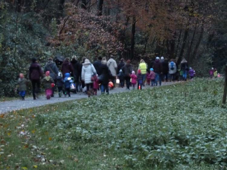 2016-11-16_laternenumzug_(06)