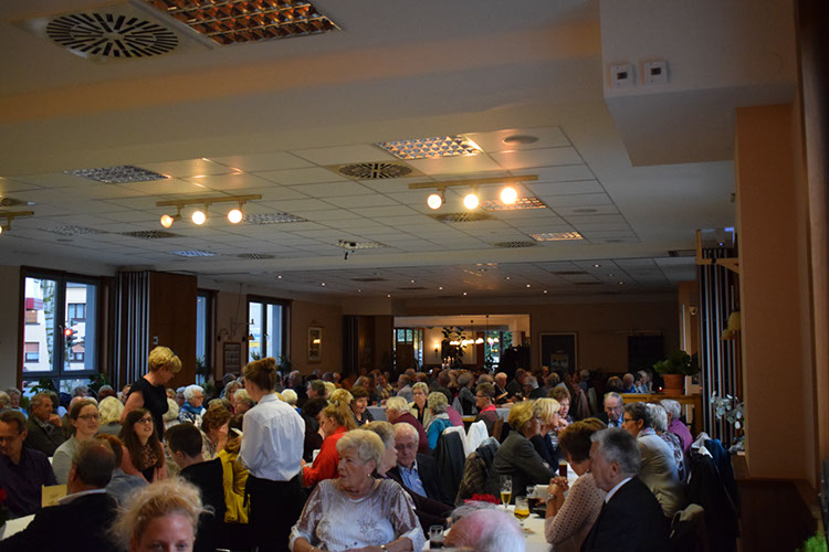 %_tempFileName2017-10-07-Jubilaeums-Fest_(04)%